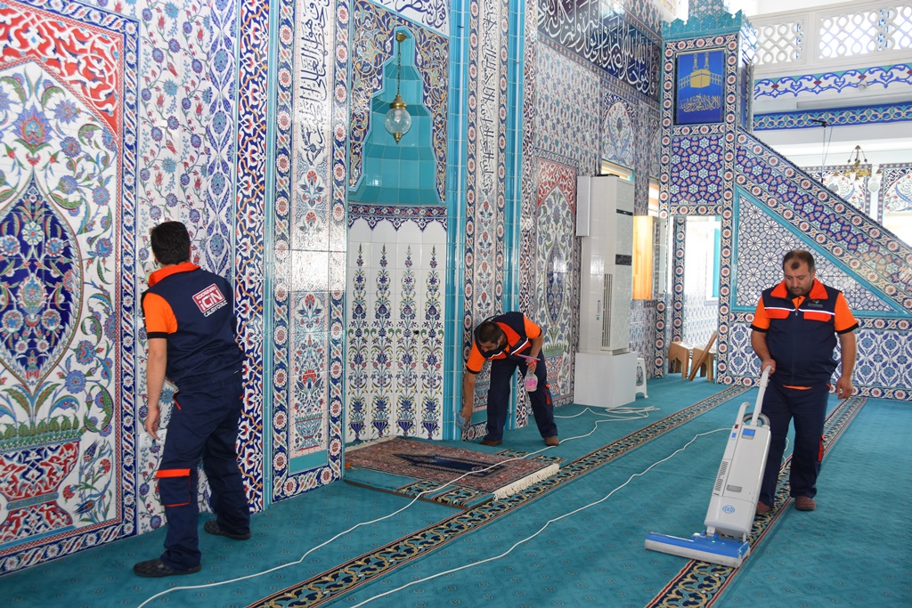 Camii Temizliği